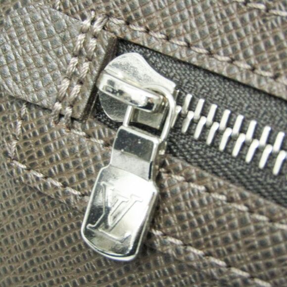 Louis Vuitton Pavel Brown Leather Clutch Bag (Pre-Owned) - Picture 6 of 11